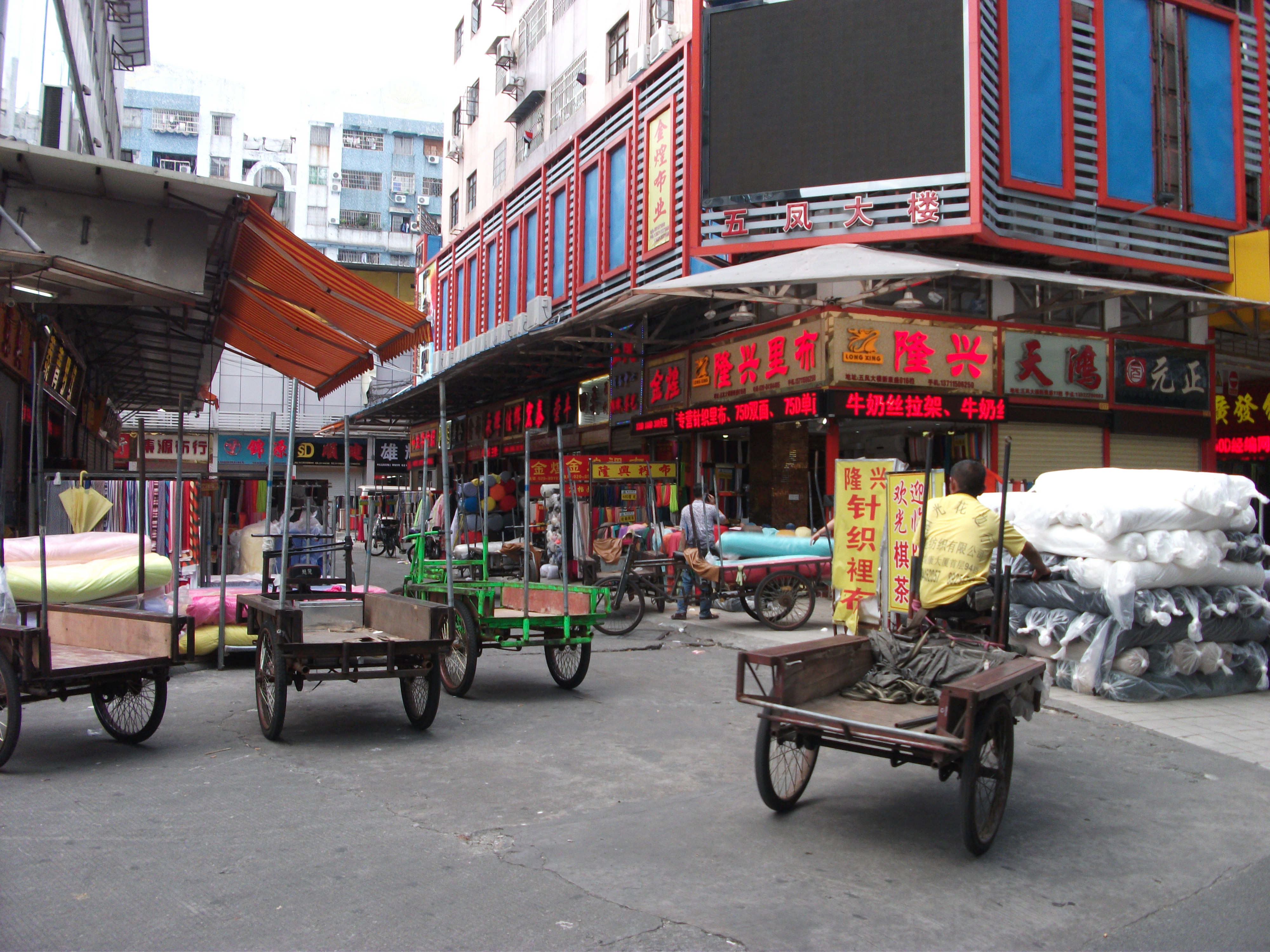 中国 広州市場でお宝探しです！