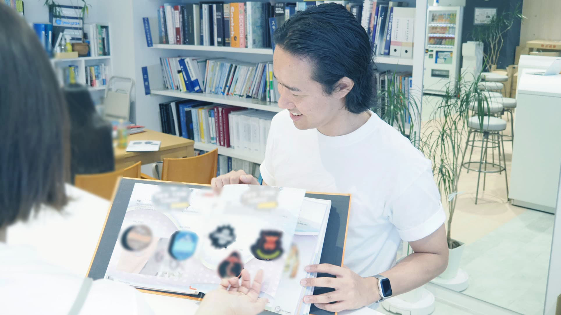 資材を提案する様子の画像
